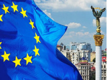 Флаг Евросоюза над Майданом