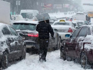Непогода в Киеве: водителей призвали отказаться от поездок на личных авто
