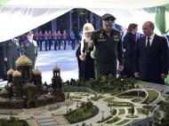 Маразм крепчает: в России собрались отлить ступени храма Минобороны из техники вермахта