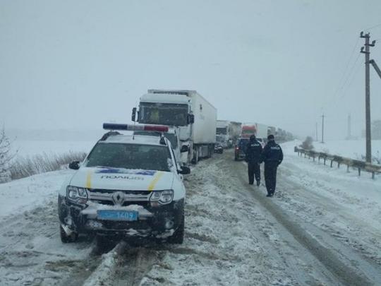 Из-за многокилометровых заторов закрыт въезд в Полтавскую область 