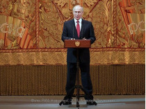 Путин в слишком длинных брюках