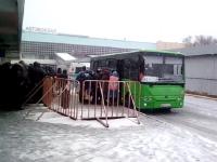 Мерзнут на вокзале часами: появилось видео огромных очередей в оккупированном Луганске