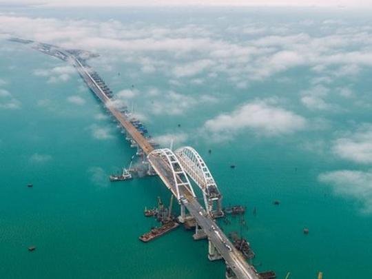 Нужно еще больше денег: по Керченскому мосту не могут пустить поезда из-за ошибки проектировщиков