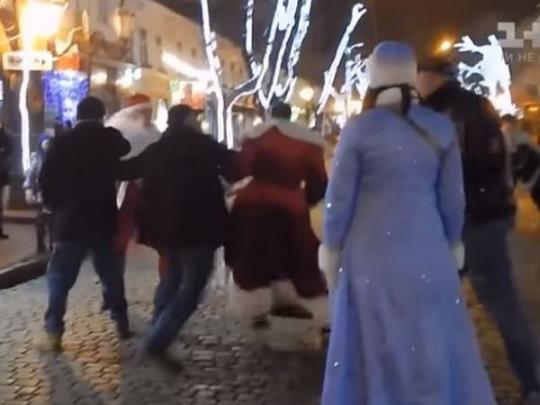 Драка Дедов Морозов в Одессе