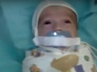 В российском роддоме младенцу заклеили рот пластырем: в сеть попало жуткое видео