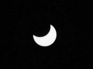 Впечатляющее зрелище: появились фото и видео первого солнечного затмения в 2019 году
