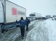 В Украине увеличилось число регионов, где ограничено движение транспорта