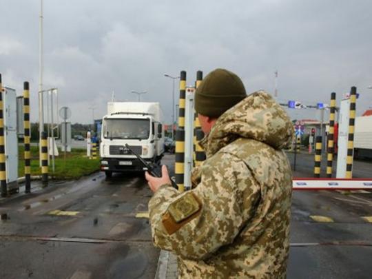 Польша заблокирует пропуск автотранспорта на границе с Украиной: названа причина и период