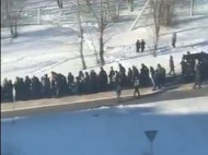Россиянин снял высокопоставленных правоохранителей на похоронах криминального авторитета: его арестовали (видео)