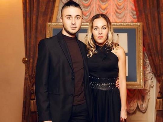 Тарас Тополя с женой Alyosha