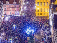 Реакция на ненависть: сеть поразило фото из Гданська на акции в память об убитом мэре