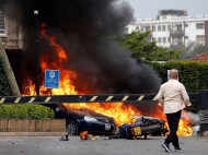В столице Кении террористы захватили большой отель с иностранцами (фото, видео)