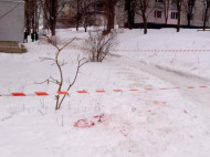 Появились фото с места вооруженного нападения на полицейского в Харькове