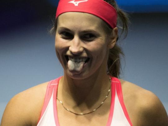 Сбежавшая из России теннисистка показала неприличный жест болельщикам на Australian Open (видео)