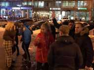 Активисты разыскали и наказали подростков, избивших мужчину в центре Киева (видео)