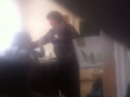 В России завуч школы избила ученицу прямо на уроке: сеть шокировало видео