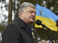 Порошенко резко ответил на обвинения в "пиаре"