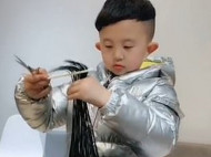 Шестилетний парикмахер из Китая произвел сенсацию в интернете (видео)