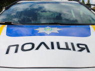 В Ровно парень пробежался по крыше патрульного авто и похвастался "достижением" в сети (видео)