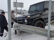 На трассе Борисполь — Киев два джипа устроили ДТП с переворотом: эксклюзивные фото с места аварии