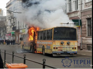  В Тернополе на ходу загорелся троллейбус (фото и видео)