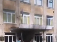 Во Владивостоке ученики ломали двери, чтобы выбраться из горящей школы (видео) 