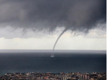Торнадо накрыл популярный турецкий курорт, есть жертвы (видео)