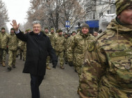 Порошенко лично встречал вернувшихся с Донбасса бойцов 72-й бригады (видео)