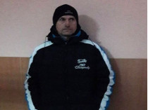 Возле школы в Харькове задержали педофила: в сети показали фото извращенца