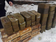 На Луганщине полицейские обнаружили тайный склад боеприпасов (фото)