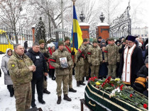 Под Киевом простились с погибшим на Донбассе капелланом (фото)