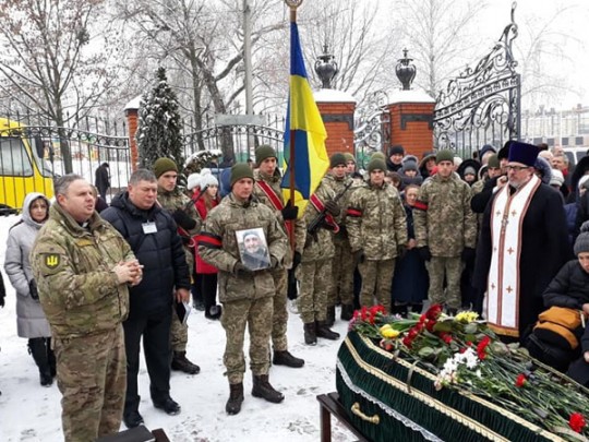 Под Киевом простились с погибшим на Донбассе капелланом (фото)