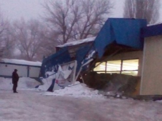 Шахтерск, обрушение крыши магазина