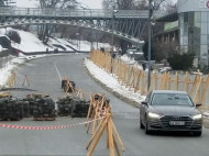 В Киеве разгорелся скандал из-за езды авто по Аллее Героев Небесной Сотни (фото)