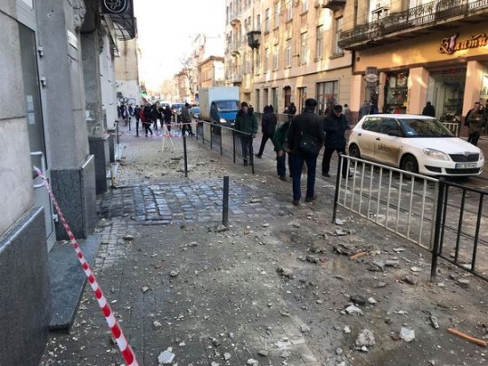 разрушение фасада во Львове