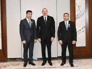Президент Азербайджана наградил николаевцев, спасших семью из горящего автомобиля (фото, видео)