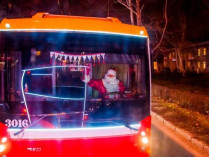 Дед Мороз за рулем троллейбуса в Одессе