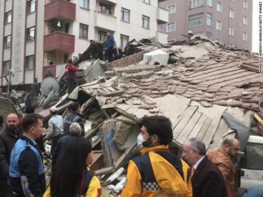 Обрушившийся дом в Стамбуле