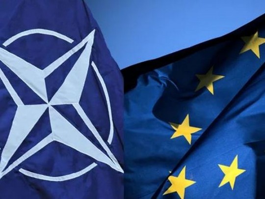 Флаги ЕС и НАТО