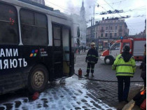 В Черновцах горел троллейбус