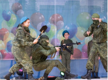дети в военной форме