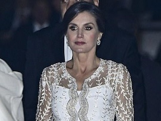 Королева Испании в белом кружеве блистала во дворце марокканского короля (фото)