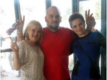 Марина Остапенко с сестрой и братом
