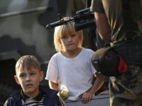дети и военный