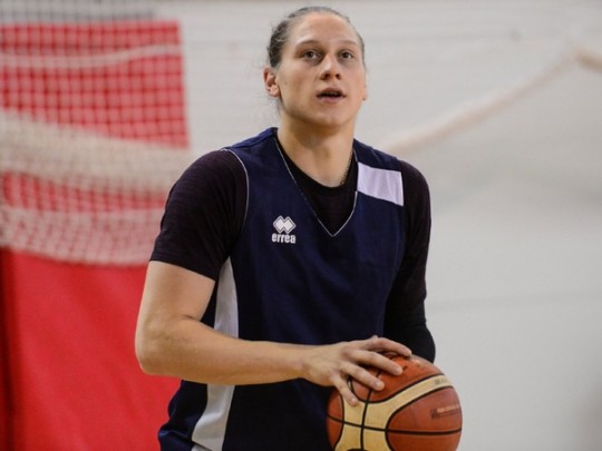 Первая в истории украинка подписала контракт с клубом женской НБА