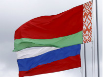 государственные флаги Беларуси и РФ
