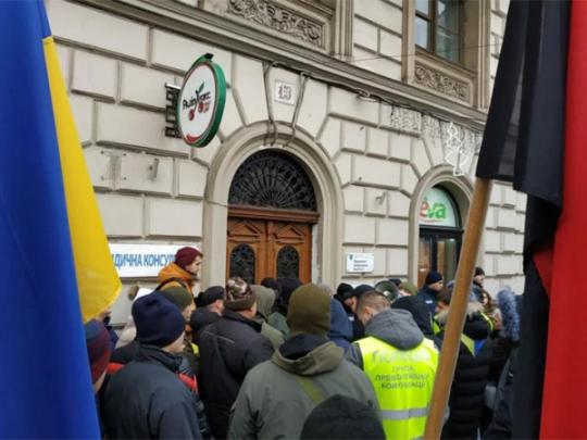 Во Львове националисты пытались атаковать журналистов (фото)