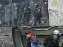 Столкновение солдат со сторонниками Хуана Гуайдо
