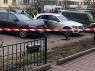 На Оболони в Киеве взорвали легковушку: видео с места ЧП