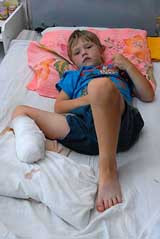 «я без ножки домой не поеду»,&nbsp;— говорит маме шестилетний саша из житомирской области, которому косилкой отрезало правую стопу